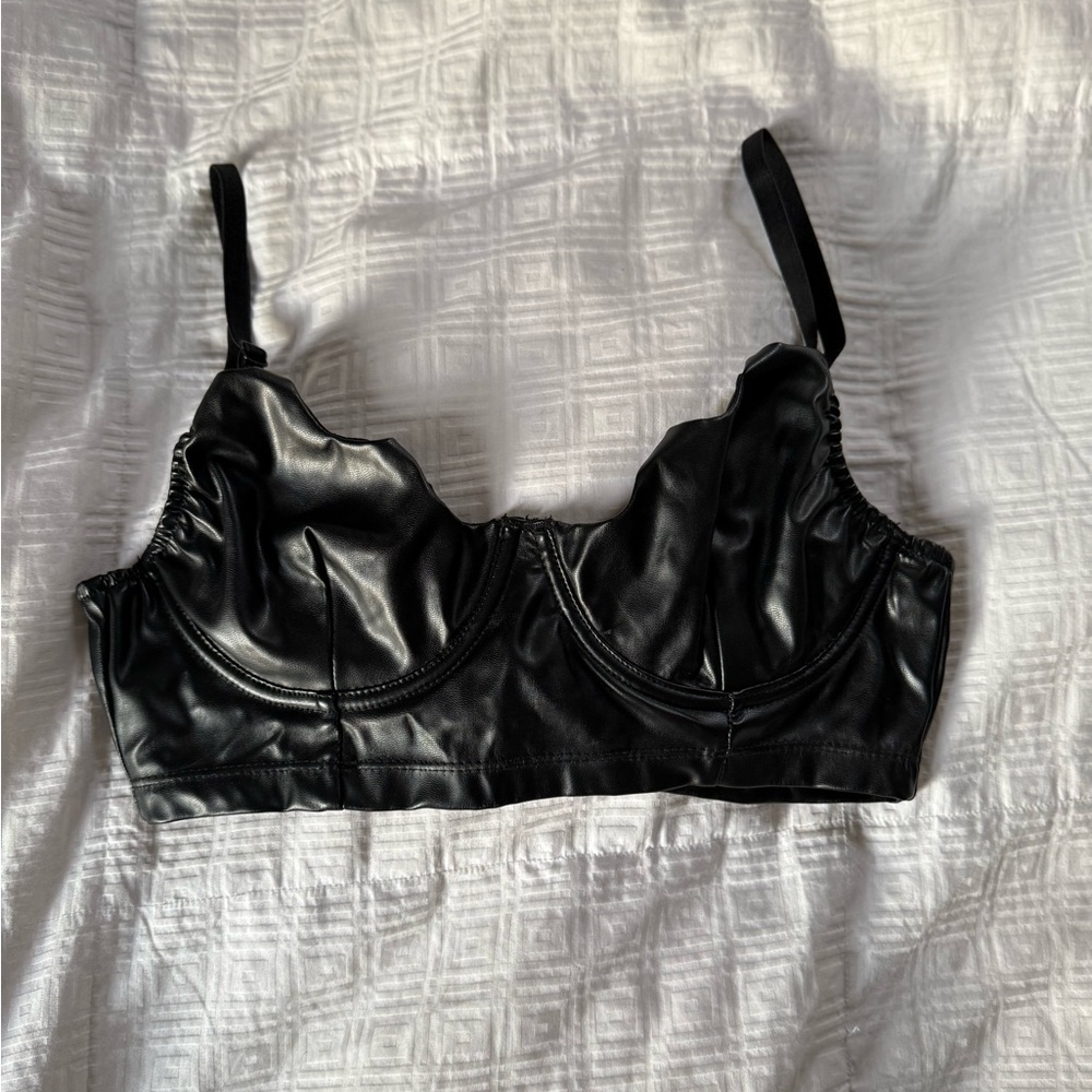 Dolls kill Bat Top
Black bra top